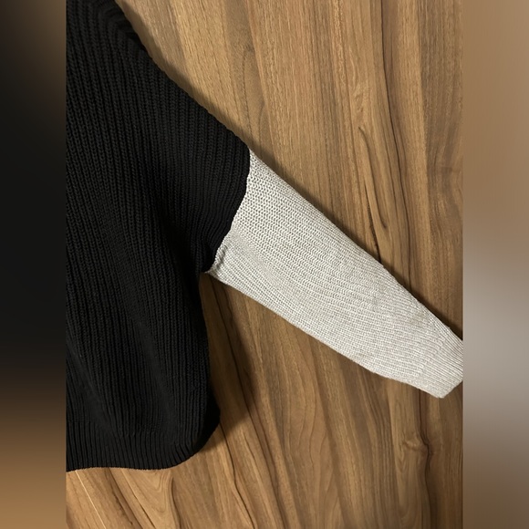 Two-tone Cardigan - Picture 2 of 6